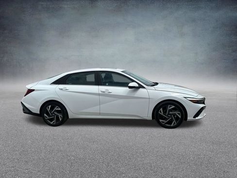 Used 2025 Hyundai Elantra Limited FWD image 36