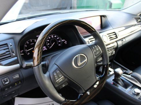 Used 2017 Lexus LS 460 image 24