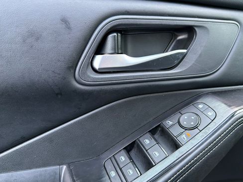 Used 2025 Nissan Rogue SV FWD image 50