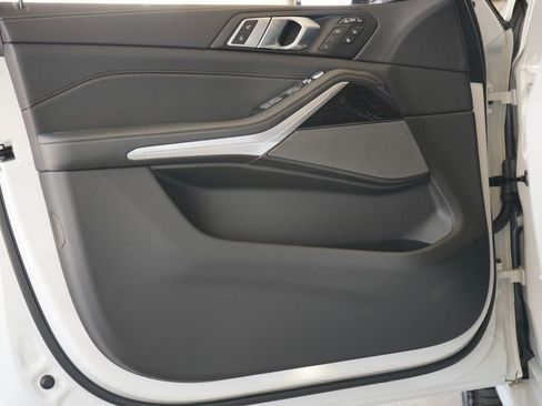 New 2025 BMW X7 M60i image 11