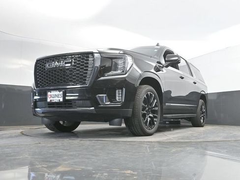 Used 2024 GMC Yukon XL SLT w/ SLT Luxury Package AWD/4WD image 51