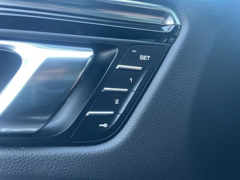 Certified 2025 Porsche Macan image 30