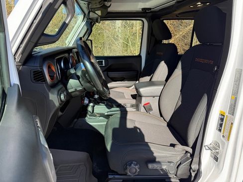 Used 2021 Jeep Gladiator Mojave w/ Cold Weather Group image 12