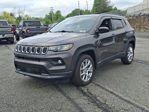 Used 2023 Jeep Compass Latitude AWD/4WD image 3