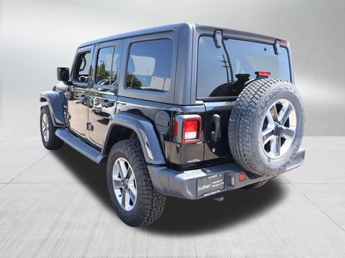 Used 2019 Jeep Wrangler Unlimited Sahara AWD/4WD image 5