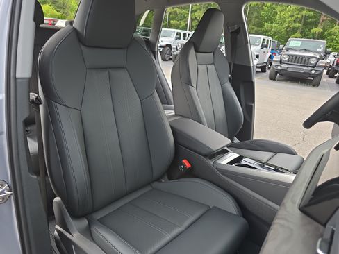 Used 2025 Audi Q5 Premium Plus w/ Premium Plus AWD/4WD image 10
