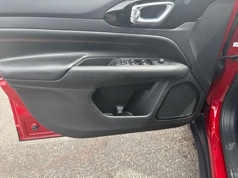 Used 2025 Jeep Compass Trailhawk AWD/4WD image 18