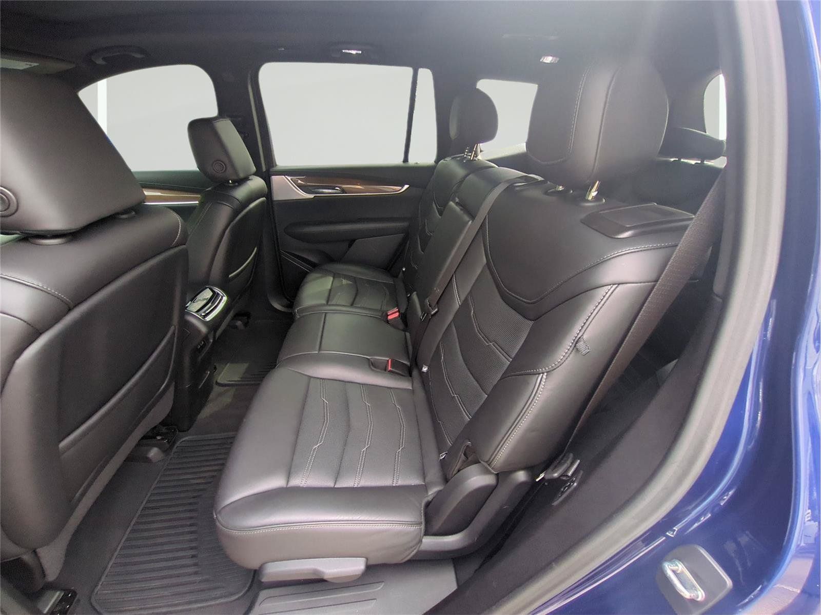 Used 2023 Cadillac XT6 Premium Luxury w/ Platinum Package AWD/4WD image 8