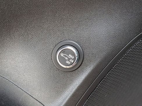 Used 2023 Buick Envision Avenir image 13