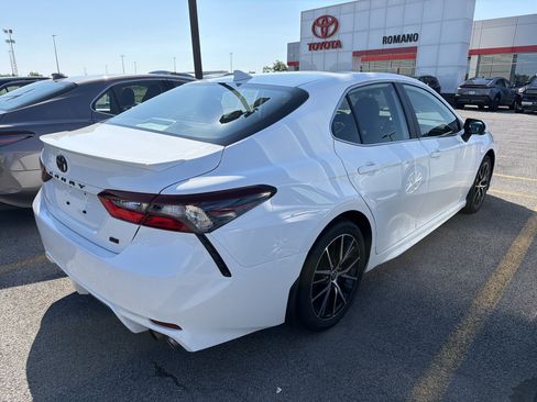 Used 2024 Toyota Camry SE w/ Cold Weather Package FWD image 7