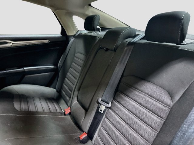 Used 2019 Ford Fusion SE FWD image 19