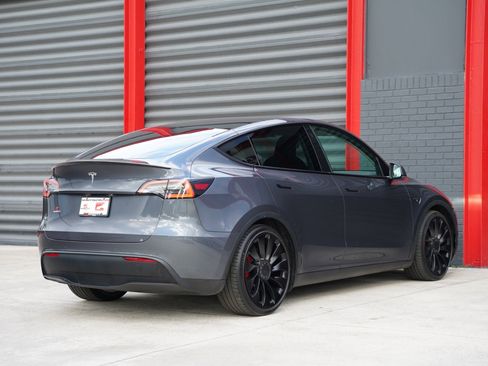 Used 2022 Tesla Model Y Performance image 5