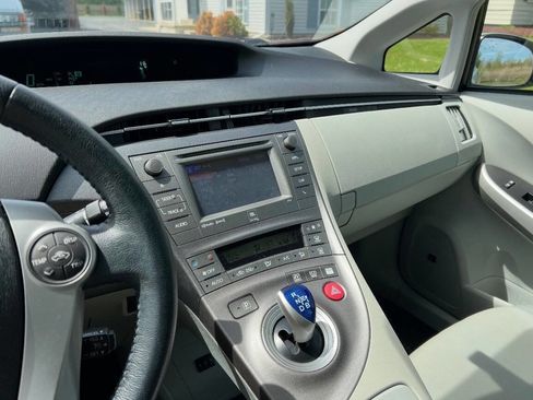 Used 2015 Toyota Prius Four FWD image 14