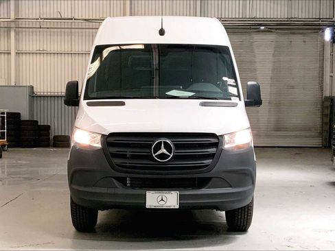 Used 2024 Mercedes-Benz Sprinter 2500 image 3