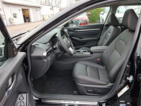 New 2025 Nissan Altima 2.5 SR image 5