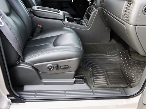 Used 2004 GMC Sierra 3500 SLT w/ Heavy-Duty Power Package image 36