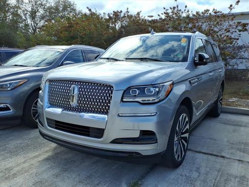 Used 2023 Lincoln Navigator Reserve image 3