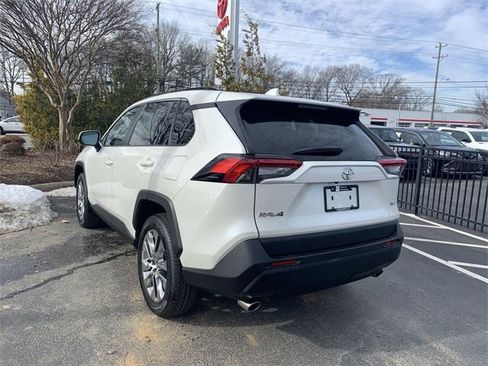 Used 2021 Toyota RAV4 XLE Premium image 6