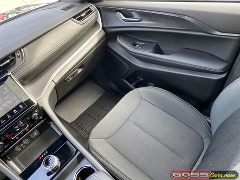 Certified 2025 Jeep Grand Cherokee Laredo X w/ Luxury Tech Group I image 15