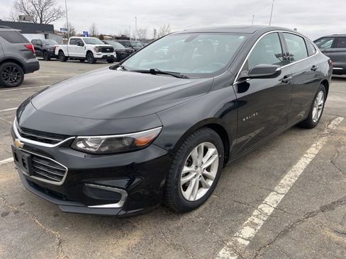 Used 2018 Chevrolet Malibu LT FWD image 2
