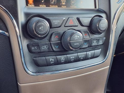 Used 2017 Jeep Grand Cherokee Limited image 13