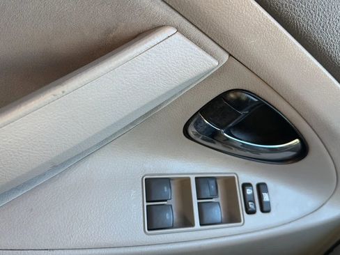 Used 2011 Toyota Camry LE image 22