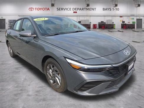 Used 2024 Hyundai Elantra SEL FWD image 3