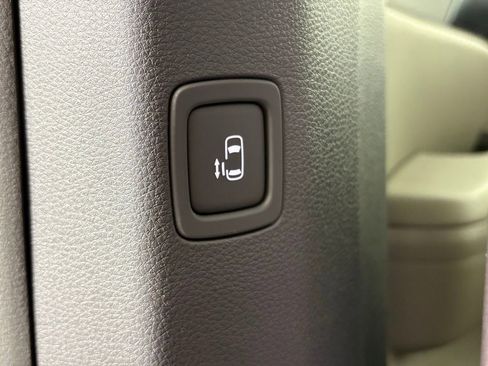 New 2026 Kia Carnival FWD image 37
