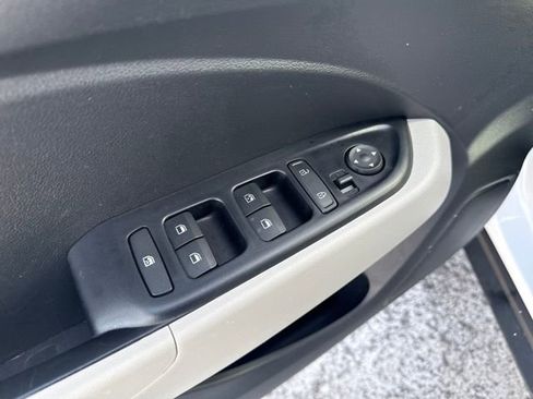 Certified 2023 Hyundai Venue SEL image 10