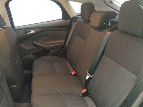 Used 2016 Ford Focus SE w/ SE Sport Package image 18