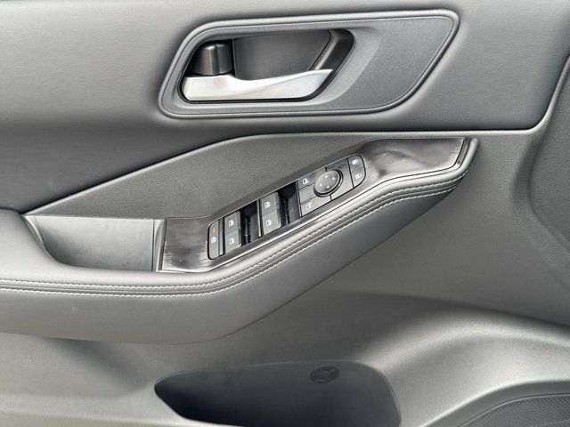 New 2026 Nissan Rogue SV w/ Cold Weather Package AWD/4WD image 9