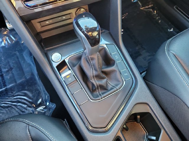 Certified 2023 Volkswagen Tiguan SE R-Line FWD image 28
