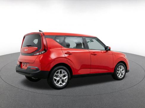 Used 2025 Kia Soul LX w/ LX Technology Package FWD image 11