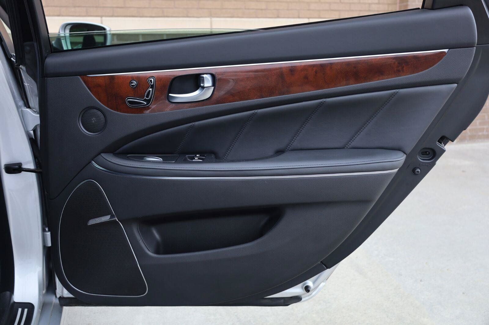 Used 2015 Hyundai Equus Signature RWD image 26
