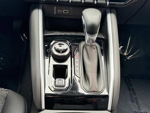 Used 2023 Chevrolet Colorado Z71 w/ Z71 Convenience Package 2 image 6