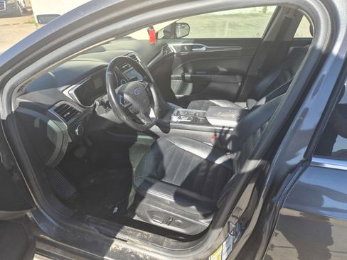 Used 2017 Ford Fusion SE w/ Fusion SE Technology Package image 8