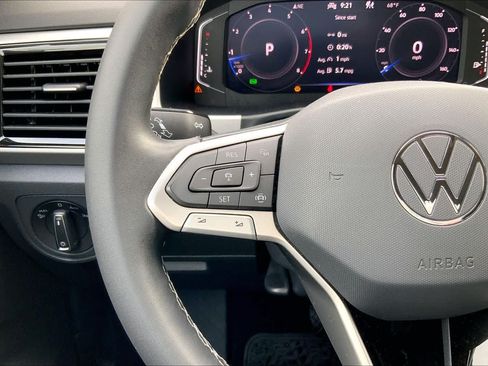 Used 2023 Volkswagen Atlas SE AWD/4WD image 24