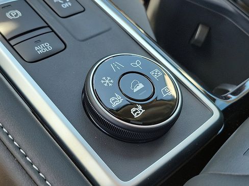 New 2025 Nissan Pathfinder SL w/ Cargo Package image 16