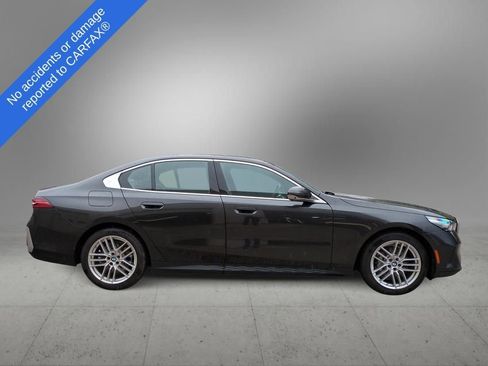 Used 2025 BMW 530i xDrive w/ Premium Package image 10