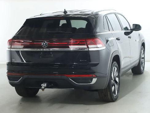 Used 2024 Volkswagen Atlas Cross Sport SE image 45