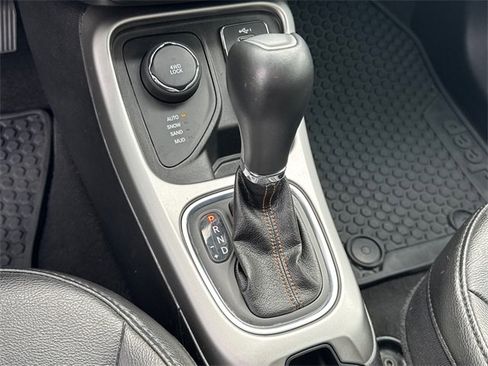 Used 2020 Jeep Compass Latitude w/ Cold Weather Group image 32