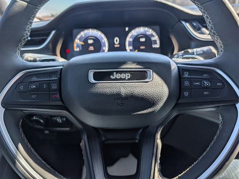 Used 2024 Jeep Grand Cherokee Altitude image 16