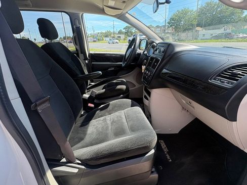 Used 2016 Dodge Grand Caravan SE w/ Quick Order Package 29E SE FWD image 5