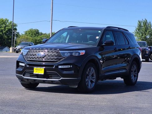Used 2024 Ford Explorer XLT w/ Equipment Group 202A AWD/4WD image 3
