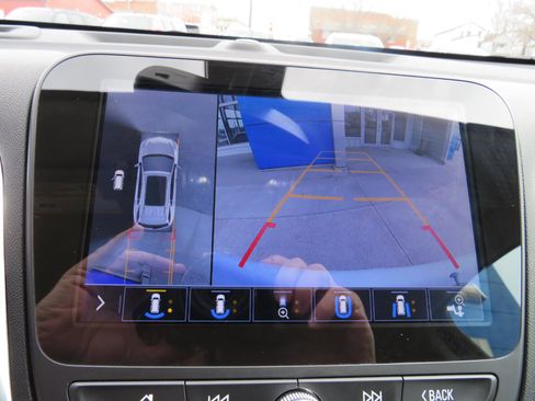 Used 2021 Chevrolet Equinox Premier image 6