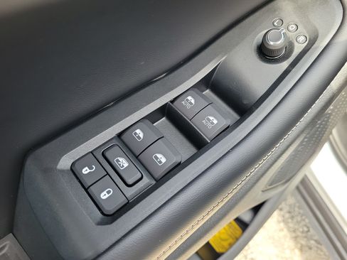 Used 2026 Jeep Grand Cherokee L 2WD image 11