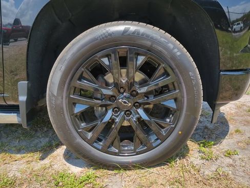 Used 2023 Chevrolet Silverado 1500 High Country w/ Technology Package AWD/4WD image 11