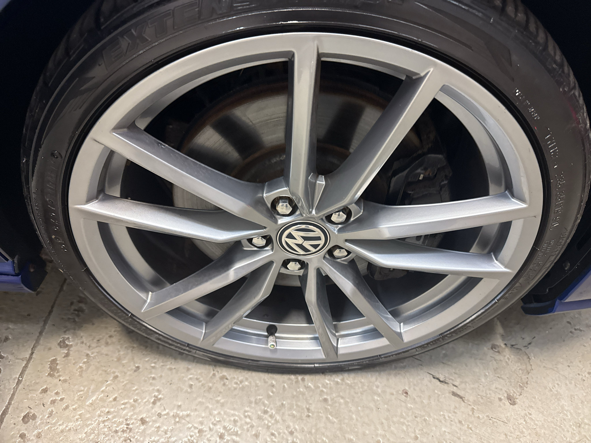 Used 2017 Volkswagen Golf R 4-Door AWD/4WD image 28