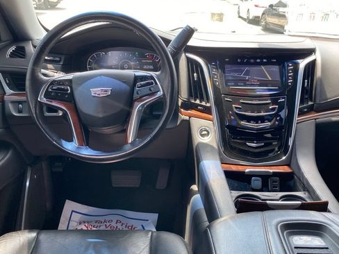 Used 2019 Cadillac Escalade Luxury RWD image 10