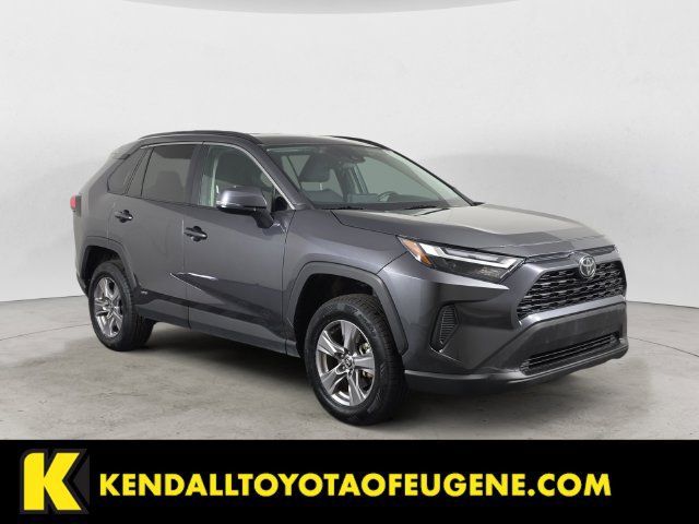 Used 2025 Toyota RAV4 XLE AWD/4WD image 3